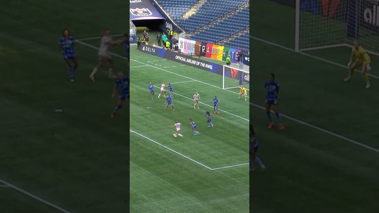 Gisele Thompson gets the party started for LA 🎉 #nwsl #soccer #football