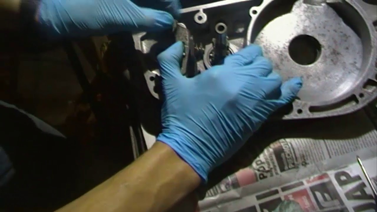 Składanie silnika wsk 125 kartery i skrzynia wał łożyska