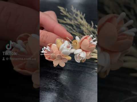 Персикові сережки ручної роботи з квітами з полімерної глини "Пудрова ніжність"., видео 1