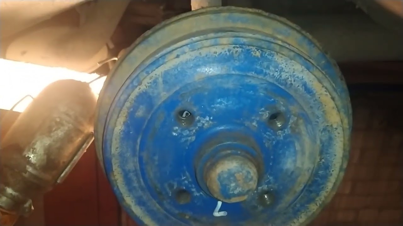 Проверка на износ заднего тормозного механизма барабанного типа Ауди80 ...