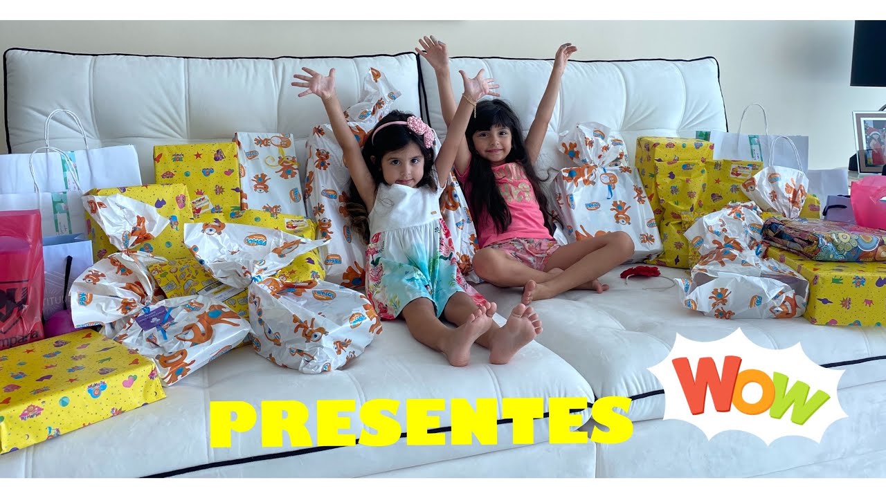 Abrindo nossos presentes de aniversário