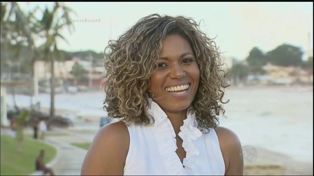 Débora Brasil revela porque deixou o É o Tchan