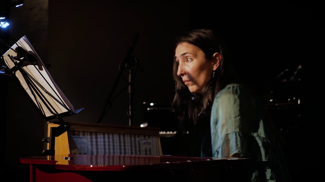 Catalina Rueda: Hurdy Gurdy - YouTube