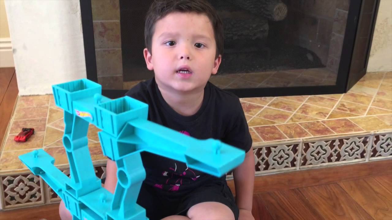 AndrewsAwesome19 - Track Builder Spiral Stack Up Starter Set