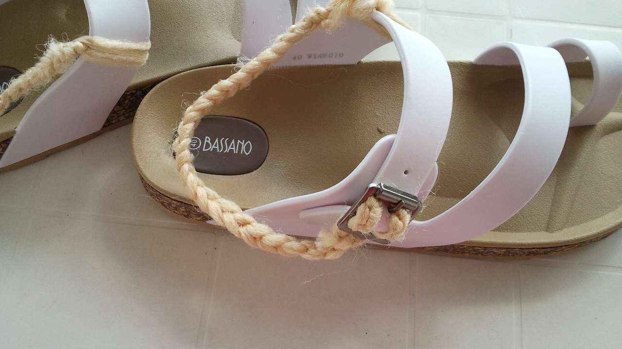 How To Easily Improve Summer Shoes - DIY Style Tutorial - Guidecentral