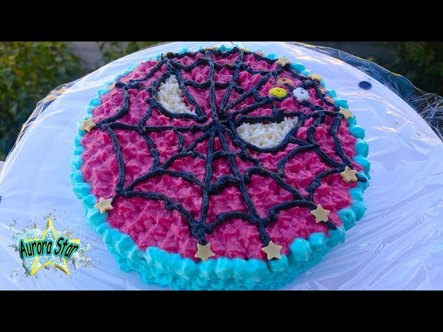 Decorazione torta spiderman fai da te con crema alla panna 