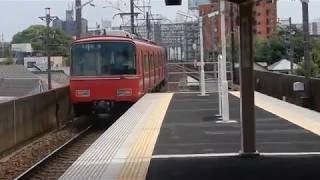 名鉄常滑線　豊田本町駅1番ホームから6800系普通列車が発車