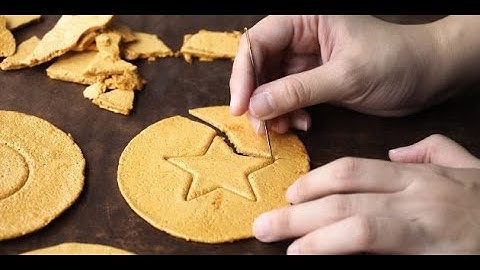 Squid Game stars take on the Dalgona Challenge [ENG SUB]