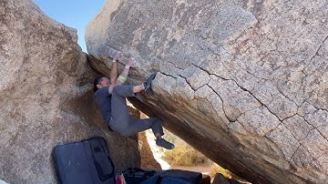 Sean Yoon - Finger Fetish Left - Joshua Tree Bouldering (Stonehenge)