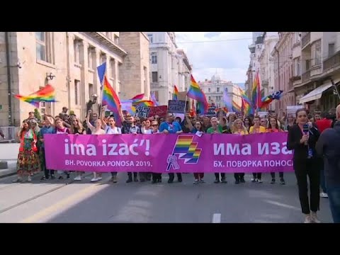 вопрос мужчина целует попу девушки чувствую себя как дома