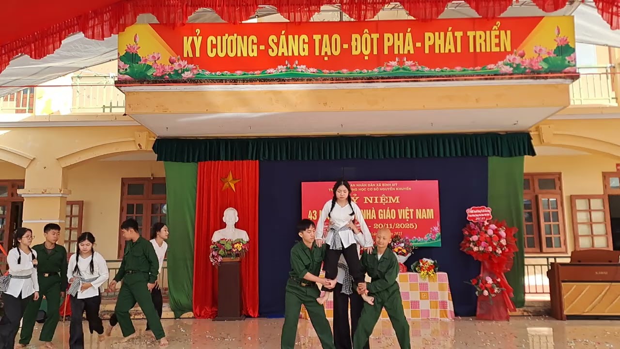 Múa: Made in Vietnam - Đường lên phía trước. Chào mừng 20/11-chi đội 9A2 trường THCS Nguyễn Khuyến.