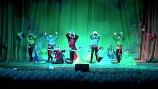 8 А класс - Цыганский танец (Осенний бал 2018 ЦГ СОШ) 8 А класс - Цыганский танец (Осенний бал 2018 ЦГ СОШ)