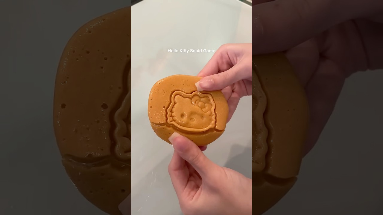 Hello Kitty Squid Game 