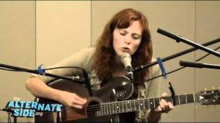 Karen Elson  - &quot;The Ghost Who Walks&quot; (Live at WFUV/The Alternate Side)