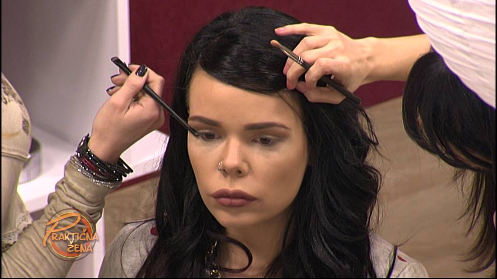 Praktična žena - Kako da šminkom podignemo kapke na očima