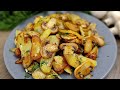 Rezept für leckere Bratkartoffeln mit Champignons in einer Pfanne!