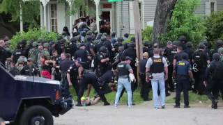 Raw video of riot police moving in on Baton Rouge protestors