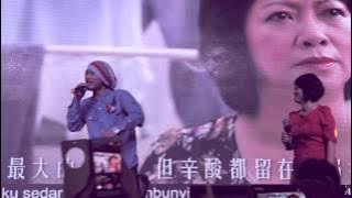黃明志和他媽 - 老母Mother(LIVE IN MUAR) Namewee ft.His Mom