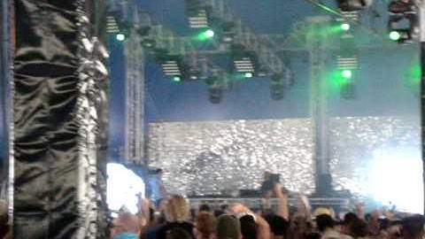 Itch-e and Scratch-e - Sweetness and Light - Gold Coast Big Day Out 2010