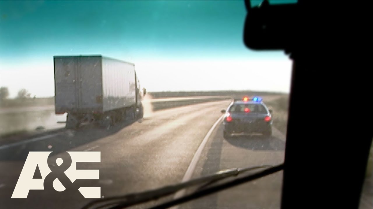 ⁣Dallas SWAT: Highway CHAOS When Man Hijacks 18-Wheeler & Takes Driver Hostage | A&E