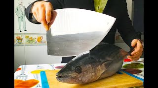 CORTANDO UN ATÚN ENANO Preparar pescado sin espinas Preparar un bonito facil Cortar pescado en traje