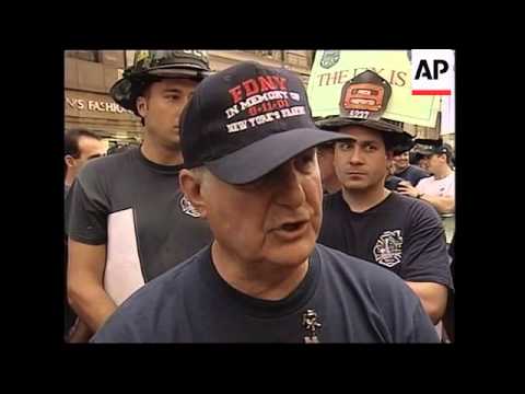 New York police and firefighters demand better pay