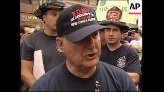 New York police and firefighters demand better pay