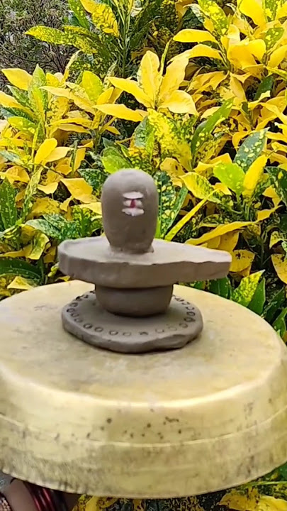 मिट्टी से शिवलिंग बनाने का सबसे आसान तरीका 🔱| मिट्टी से शिवलिंग कैसे बनाएं #shorts #sawan #shivling