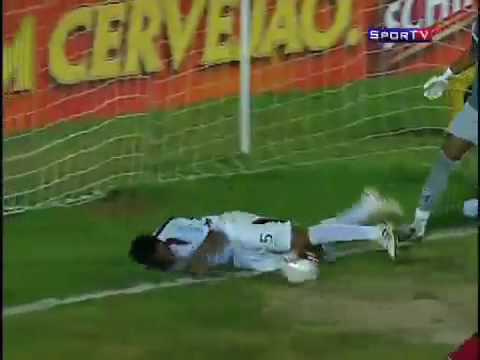 Jugador de futbol decapitado por salvar autogol BRASIL