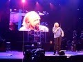 Barry Gibb Sings to His Wife at Chicago's United Center - May 27, 2014