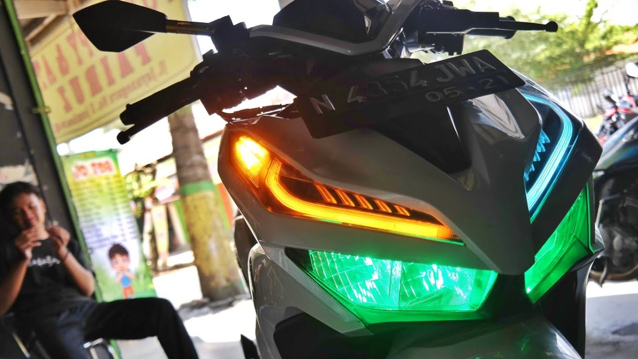 Vario 150 2019 pasang lampu alis sein running plus ambience light - YouTube