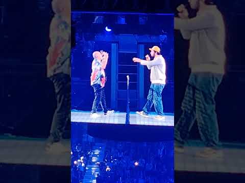 Video Pinguini Tattici Nucleari e Max Pezzali Pastello Bianco Gran Opening Show Atp Finals 2025 Torino