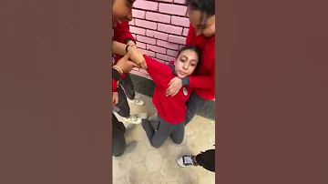 حركة خطيرة بيعملوها الاطفال فى المدارس و الشوارع شعوذة خلوا بالكم من عيالكم 