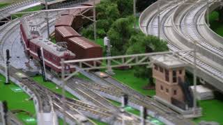 小田急　ＨＥ４連＋ＡＢＦＭ２連×４　の　１２連実際には無い  並走はデニ１３００　１２連はその後６連２本に分割