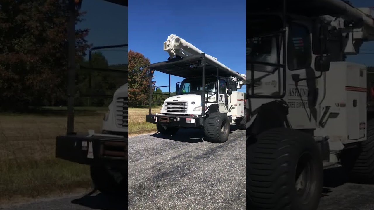 Bucket truck good help you to do trees job