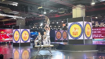 Biểu diễn Xiếc Sức Mạnh Đôi Tay