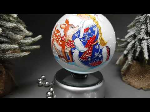 Стеклянная игрушка на елку