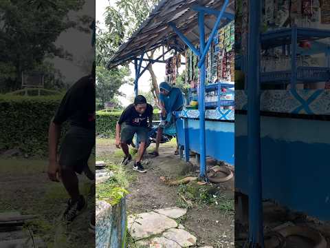 Warung Emak Kedatangan King Cobra, Emak & Cemong Panik Untung Ada Buncul! #shortsfeed #shorts