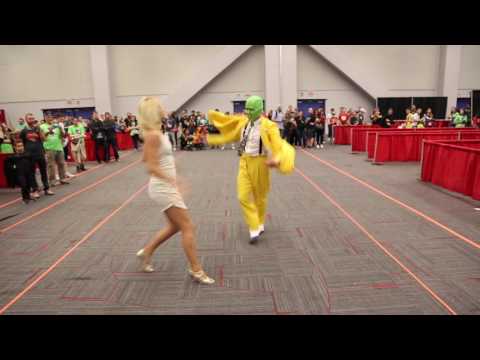 The Mask Cosplayers bailando en Montreal Comiccon 2016