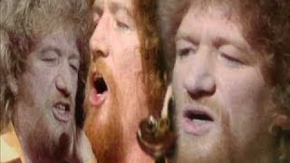 Video thumbnail of "Luke Kelly-Dirty Old Town-Live-Lyrics"