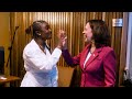 Capture de la vidéo Spotify | Amaarae And Vice President Kamala Harris At Vibrate Space