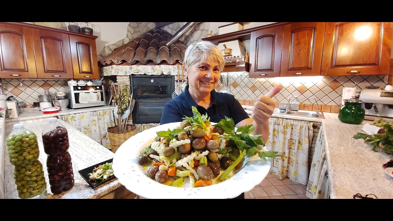 Olive verdi in salamoia con e senza aceto intere o schiacciate, il tipo di oliva è Biancolilla.🌳