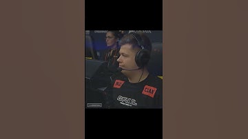 When the crowd actually HELP the players... #shorts