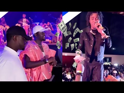 Incroyable, Omaro mou Cheikh mbethio arrose des billets de dollars à Wally Seck sur scène au Brescia