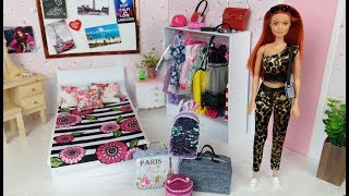 Barbie Packs Her Dolls Bags to go on a Trip! New Doll Clothes. Barbie Bedroom Morning Routine