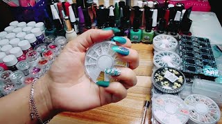 لوك مناكير بلون البحر مع الكرستال الامع Look nail polish in sea color with shiny crystal