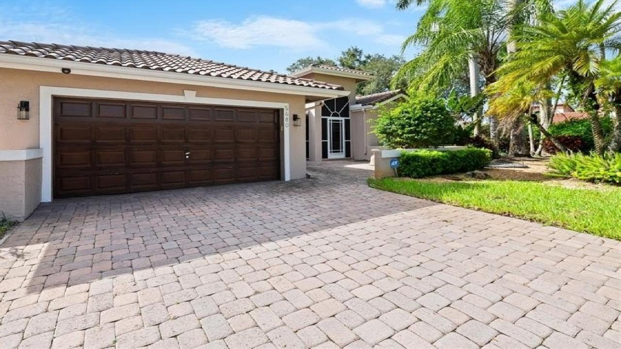 5680 NW 88th Ter, Coral Springs, FL Presented by Desare Kohn-Laski.