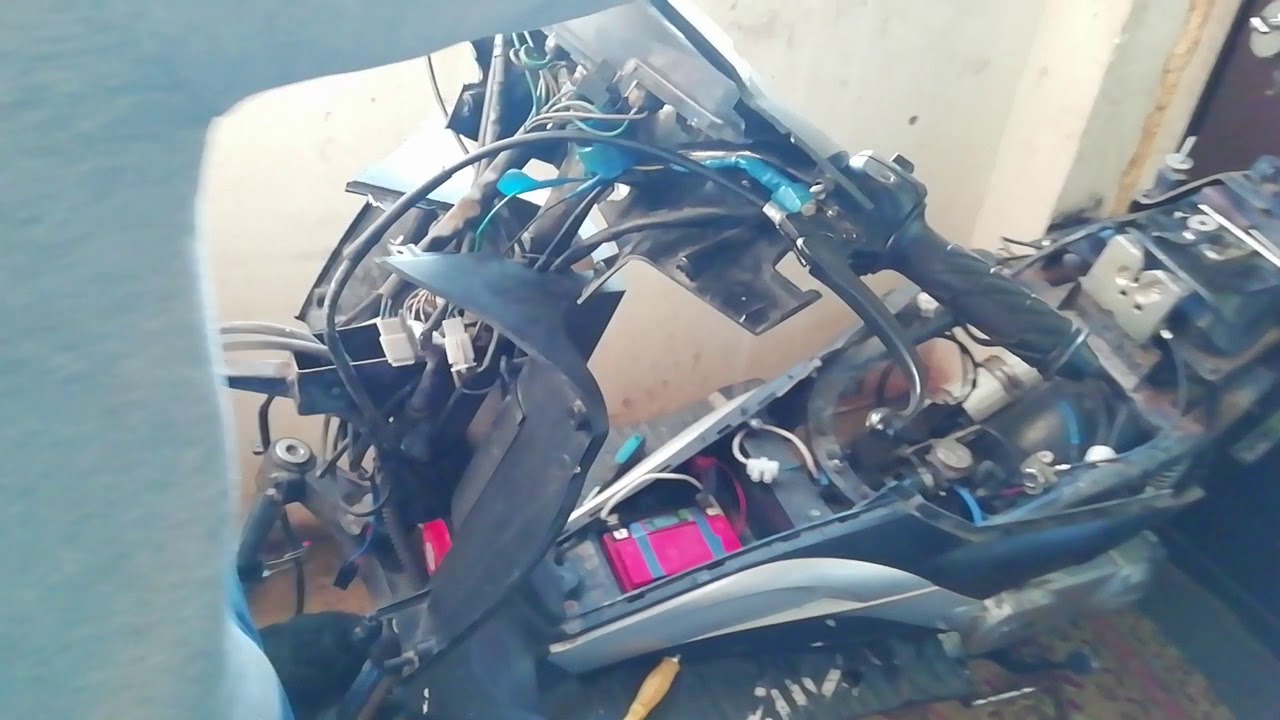 как снять свечу на скутере - YouTube