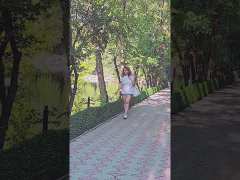 اليمنية امل سالم في البارك