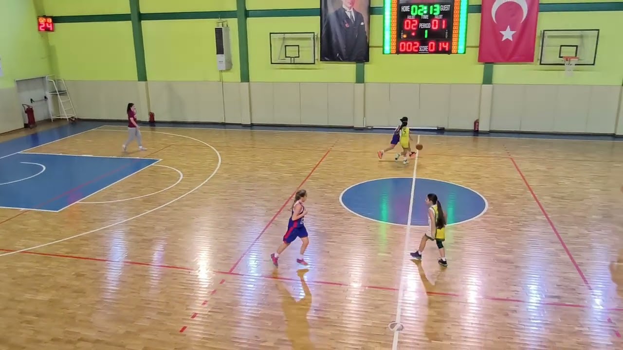 İstanbul Üniversitesi SK vs Emlak Konut SK U12 Kız